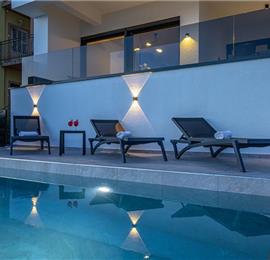 4 bedroom villa with infinity pool and sea views in Crikvencia, Rijeka, sleeps 8